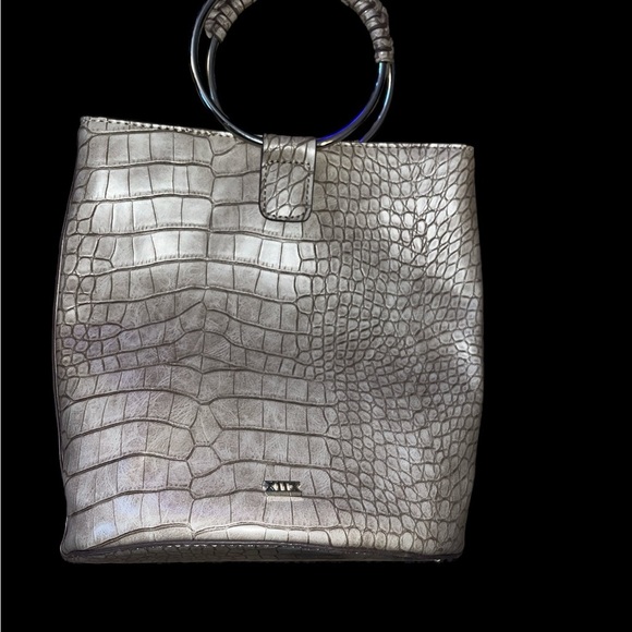 Beautiful Silver Crocodile-Embossed Bucket Handbag - Picture 2 of 6